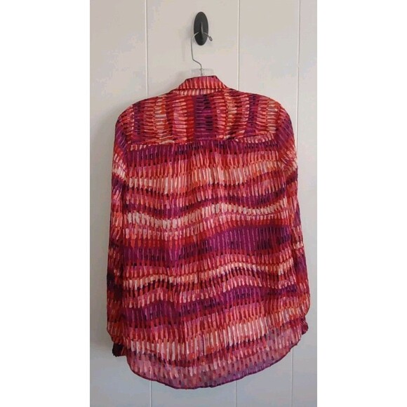 Women's Pink Pattern Lightweight Long Sleeve Button Up Size Medium - Picture 2 of 2